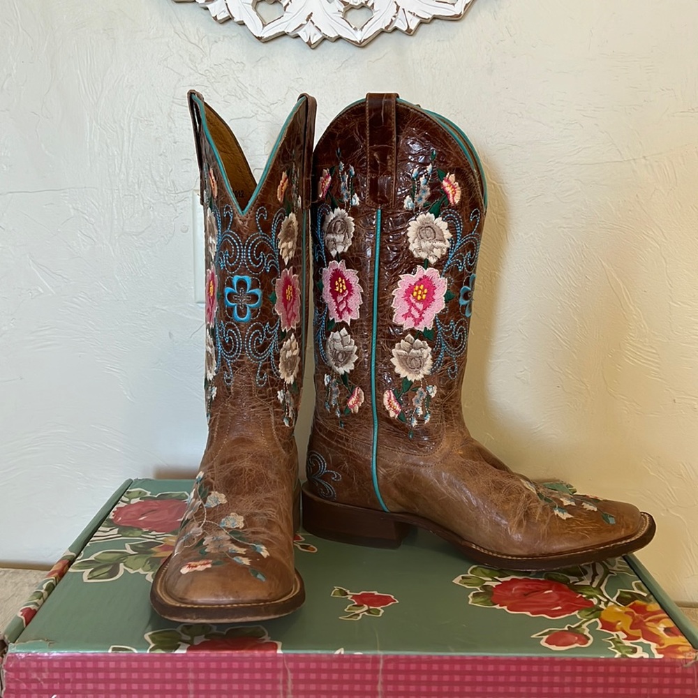 Macie Bean size 9 floral flower embroidered boots cowboy cowgirl western